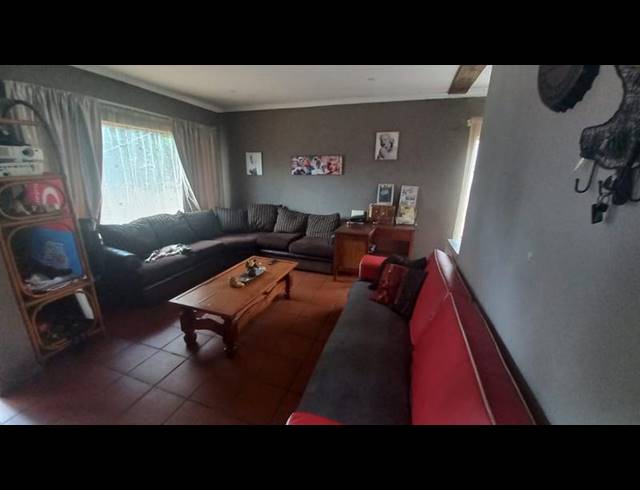 5 BEDROOM HOUSE FOR SALE IN PRETORIA GARDENS